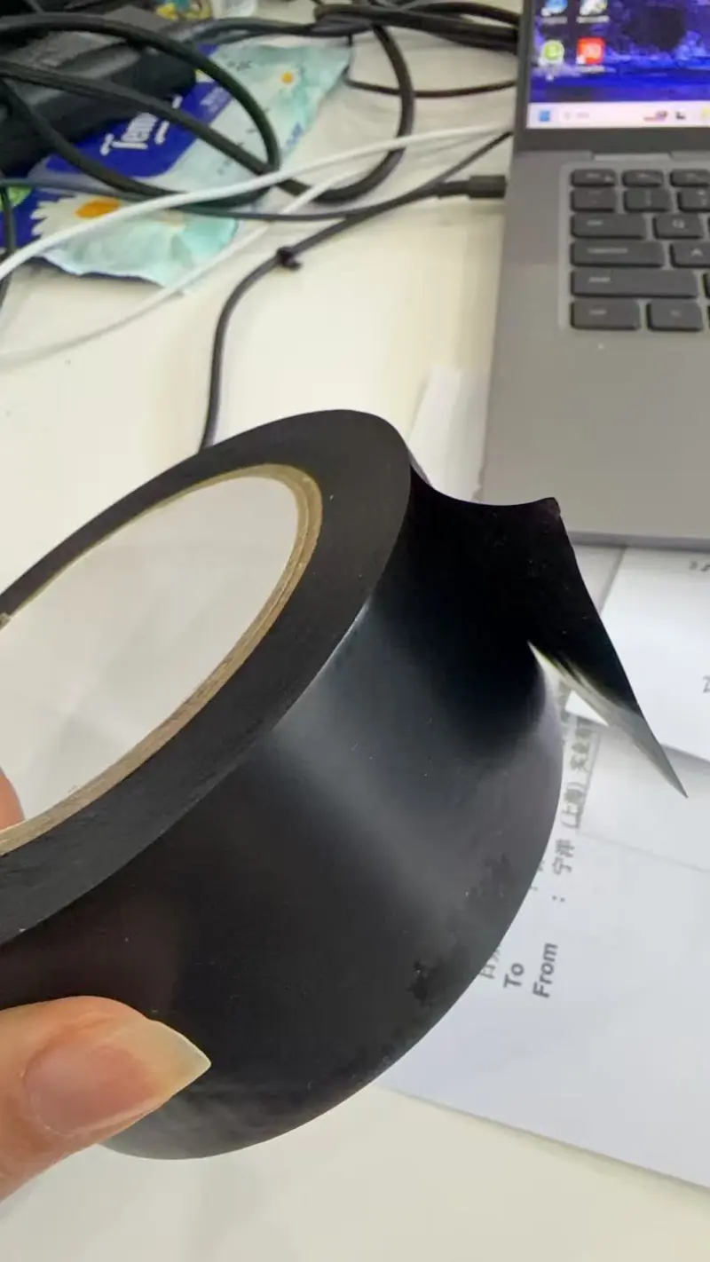 布テープと「布用接着剤」は同じ商品ですか？